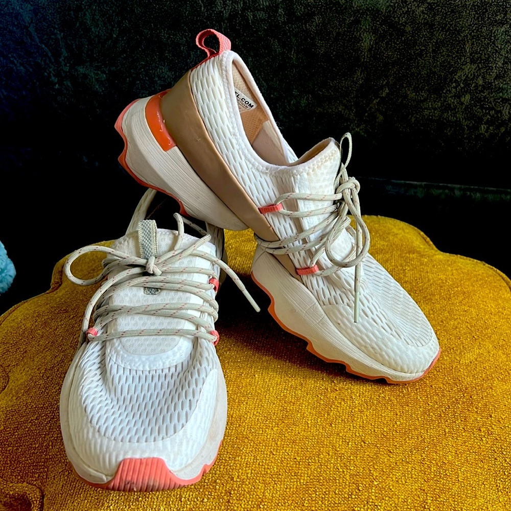 Sorel tennis shoes